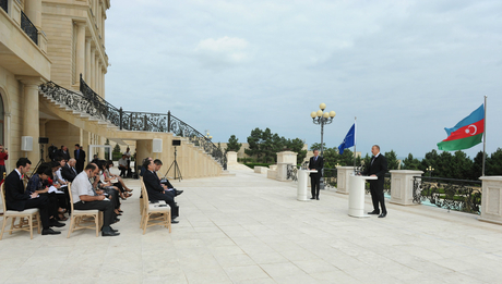 Prezident İlham Əliyev: Azərbaycan NATO-nun çox etibarlı tərəfdaşıdır (FOTO)