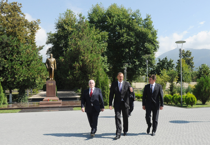 Azerbaijani President arrives in Gabala region (PHOTO)