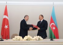 Azerbaijan, Turkey sign eight bilateral documents (PHOTO)