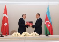 Azerbaijan, Turkey sign eight bilateral documents (PHOTO)