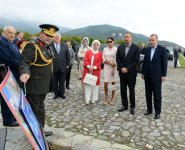 Azerbaijani President, Turkish PM visit Turkish soldiers memorial in Shaki (PHOTO)
