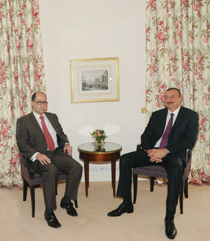 Azerbaijani President meets Technip`s Executive Vice President