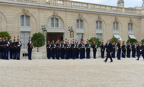 Azerbaijani President meets French counterpart (PHOTO)