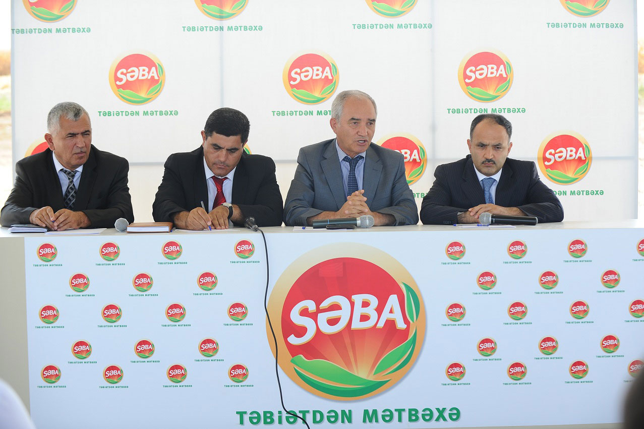 На птицеводческом предприятии "SƏBA" отныне будут применяться корма собственного производства  (ФОТО)