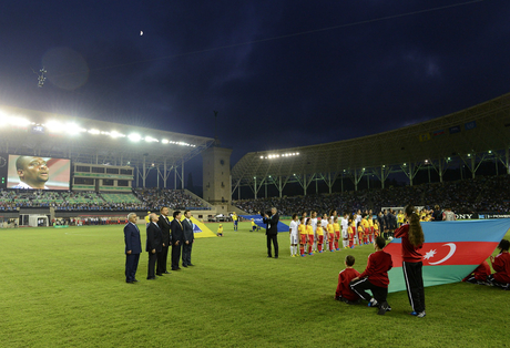 Президент Ильхам Алиев его супруга приняли участие на церемонии открытия ЧМ по футболу среди женщин до 17 лет (ФОТО)