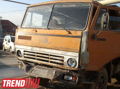Bakı-Qazax yolunda yük maşını ilə minik avtomobili toqquşub, 4 nəfər ölüb