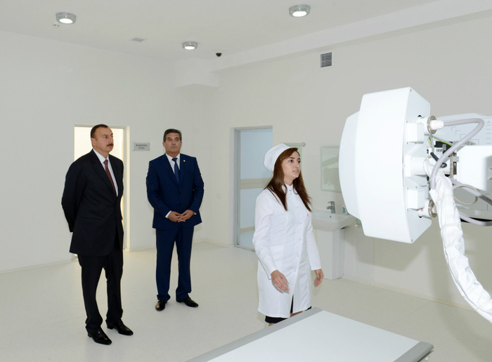 Президент Азербайджана принял участие в открытии отремонтированной поликлиники в Баку (ФОТО)