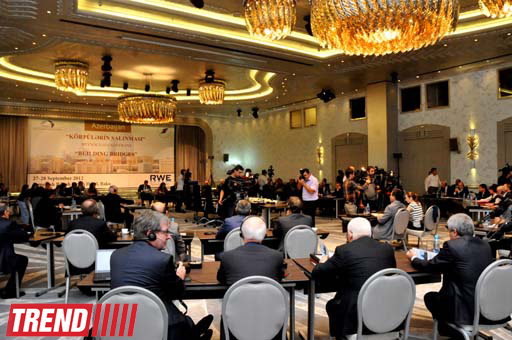 В Баку открылась международная конференция по налаживанию мостов между Азербайджаном и ЕС (ФОТО)