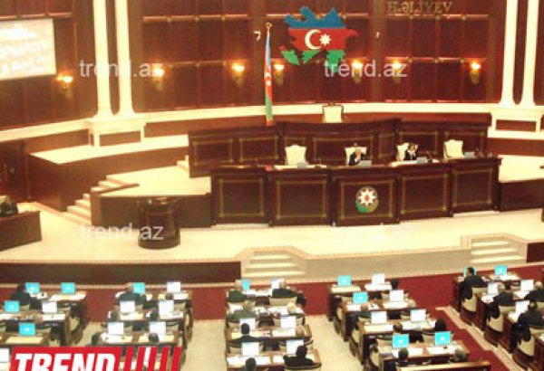 Начало работу внеочередное заседание парламента Азербайджана