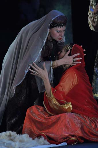 В Санкт-Петербурге с успехом прошел спектакль Азербайджанского театра русской драмы (фотосессия)
