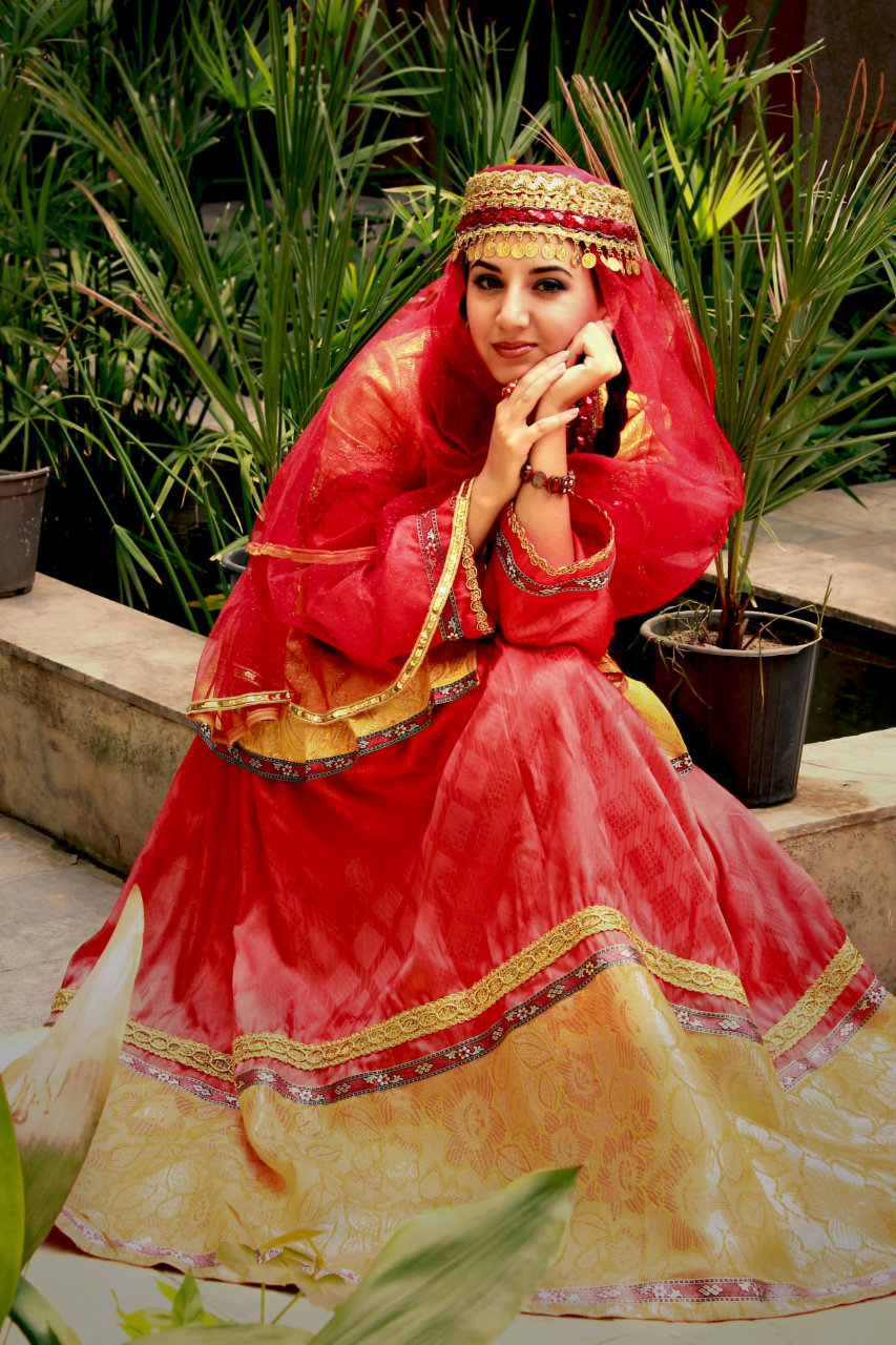 Хаяла Манафлы в национальной одежде принимает участие в конкурсе "Азербайджан в объективе" (фото)
