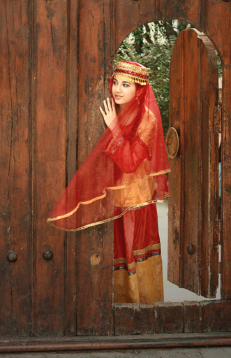 Хаяла Манафлы в национальной одежде принимает участие в конкурсе "Азербайджан в объективе" (фото)