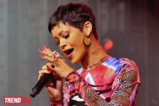 Rihanna Bakı Kristal Zalında möhtəşəm şou-proqramla çıxış edib (FOTO)