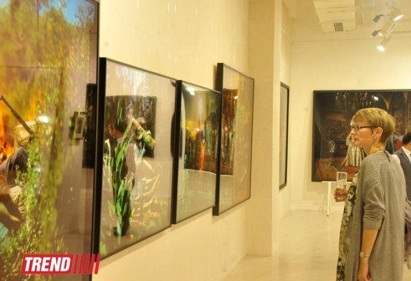 В Баку открылась выставка всемирно известных фотохудожников, посвященная 20-летию работы Statoil в Азербайджане (фото)