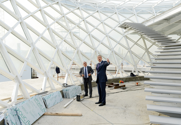 President Ilham Aliyev inspects redevelopment work at National Flag Square and adjacent area (PHOTO)