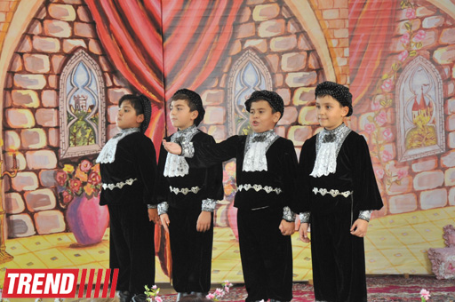 В Баку состоялся детский праздник, посвященный творчеству Шарля Перро (фотосессия)