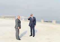 President Ilham Aliyev inspects redevelopment work at National Flag Square and adjacent area (PHOTO)