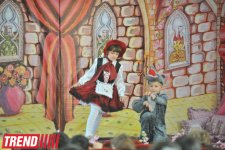 В Баку состоялся детский праздник, посвященный творчеству Шарля Перро (фотосессия)