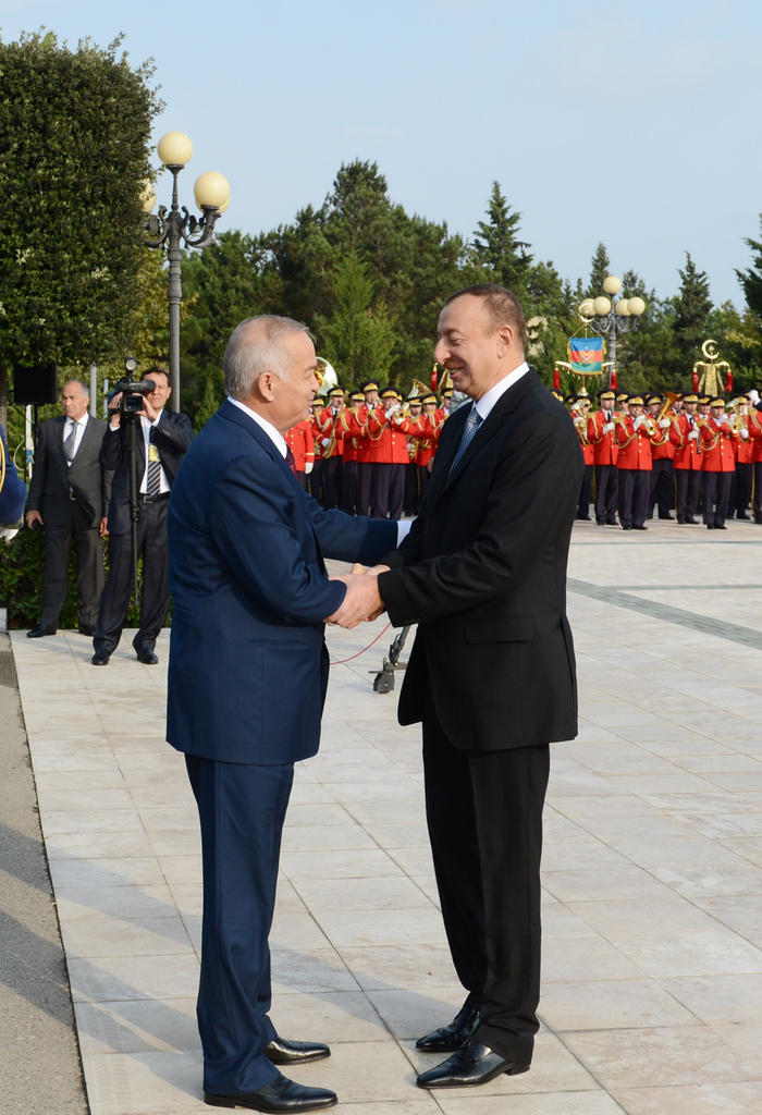 President of Uzbekistan officially welcomed in Azerbaijan (PHOTO)
