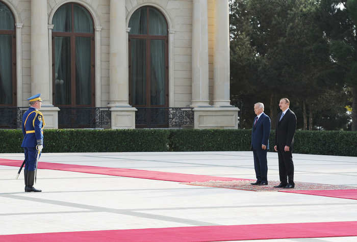 President of Uzbekistan officially welcomed in Azerbaijan (PHOTO)