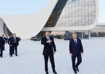 Azerbaijani, Uzbek presidents visit National Flag Square and Heydar Aliyev Center in Baku (PHOTO)