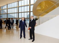 Azerbaijani, Uzbek presidents visit National Flag Square and Heydar Aliyev Center in Baku (PHOTO)
