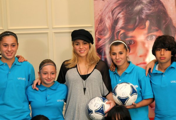 Шакира опубликовала в Twitter материал о встрече с азербайджанскими футболистками (видео-фото)