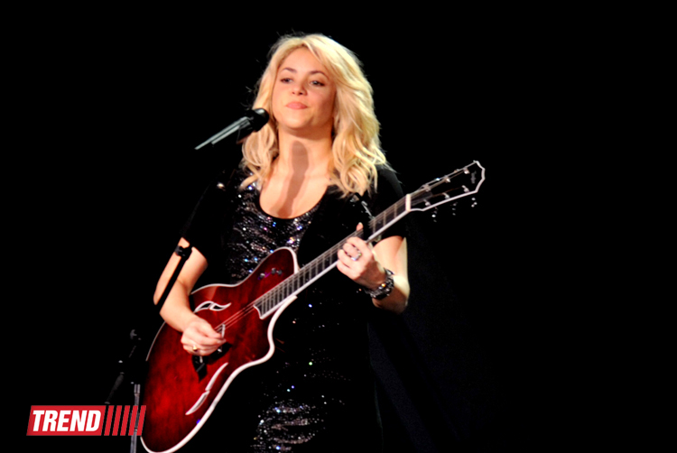 Shakira presents a grand show in Baku, says her baby is singing with her (PHOTO)