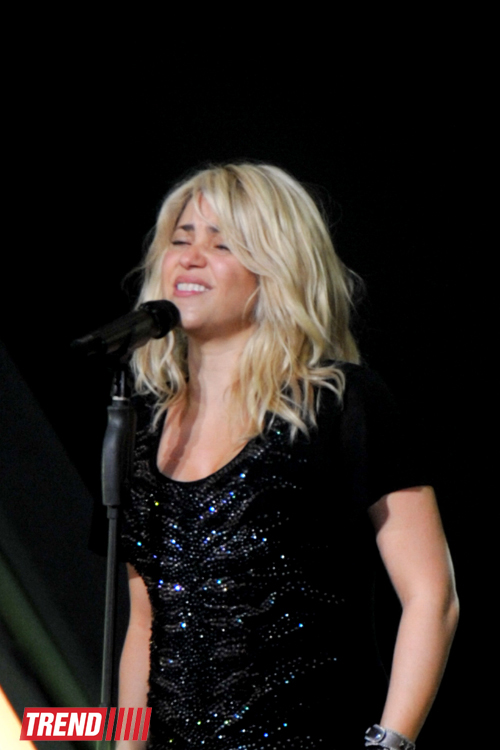 Shakira presents a grand show in Baku, says her baby is singing with her (PHOTO)
