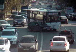 Bakıda avtobus sürücülərinin "yol dərdi" (VİDEO)