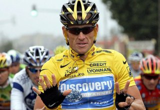 Международный союз велосипедистов пожизненно дисквалифицировал американского велогонщика Лэнса Армстронга