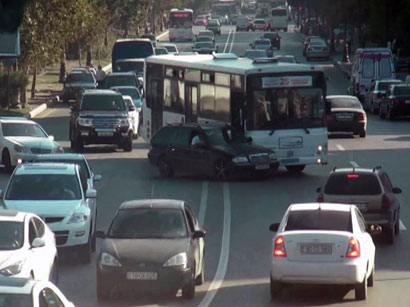 Аварии пассажирских автобусов в Баку (ВИДЕО)