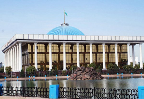 В Узбекистане три партии представили в ЦИК документы для участия в парламентских выборах