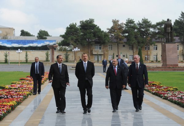 President Ilham Aliyev visits monument to national leader Heydar Aliyev in Imishli (PHOTO)