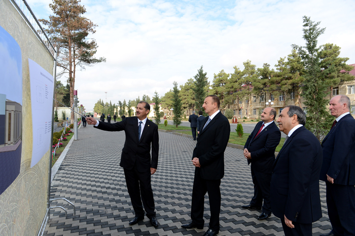 President Ilham Aliyev visits monument to national leader Heydar Aliyev in Imishli (PHOTO)