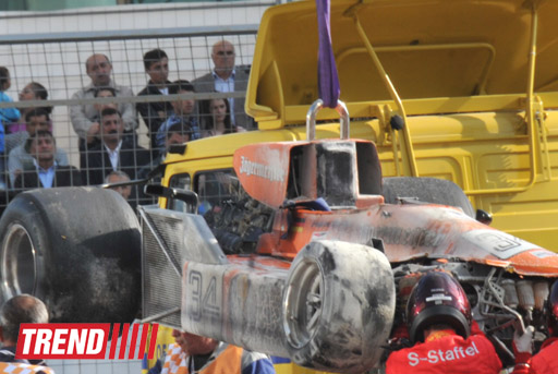 Бразильский гонщик попал в аварию во время финального заезда “Formula 1” в Баку (ФОТО)