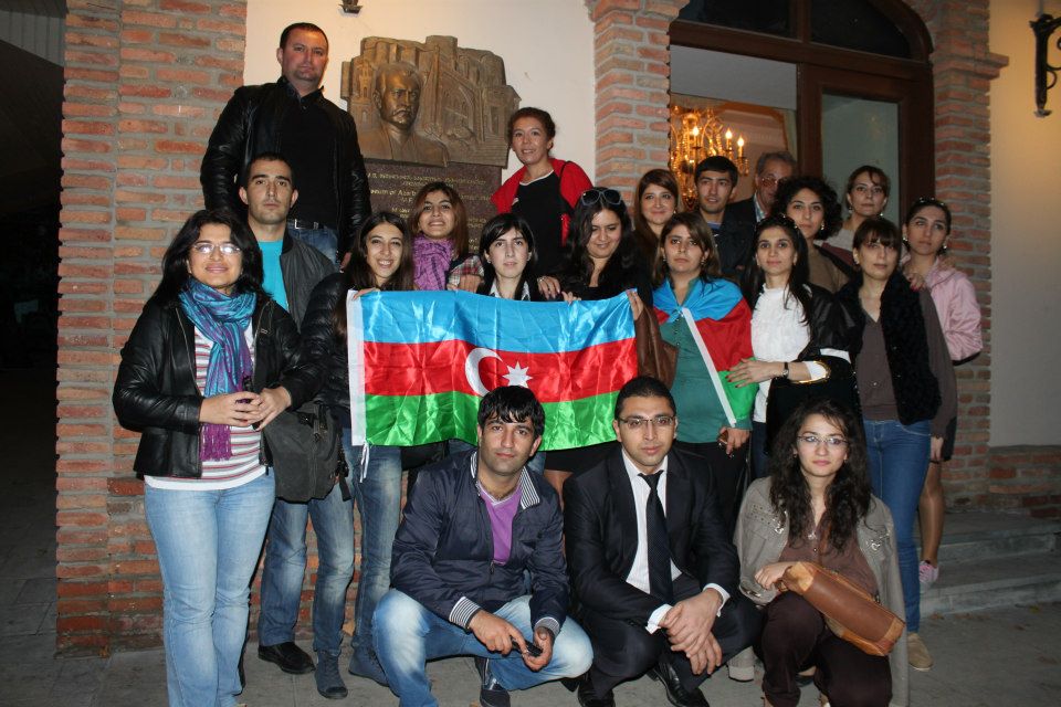 Jurnalistlər Gürcüstanda Azərbaycan ziyalılarının xatirəsini yad ediblər (FOTO) - Gallery Image
