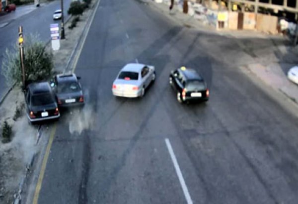В Баку зафиксировано более 30000 нарушения правил проезда перекрестков (видео)