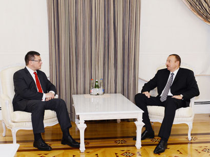 Azerbaijani President receives former Romanian Premier