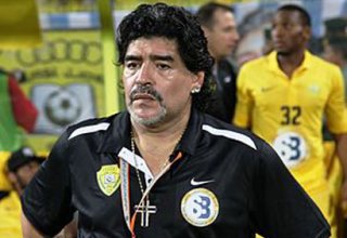 Dieqo Maradona Çavesin varisinin seçkiqabağı mitinqində iştirak edib