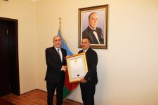 Azerbaijani FM awarded ‘Positive Personality 2011’ (PHOTO)