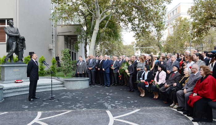 Президент Азербайджана принял участие в открытии памятника Бюльбюлю (ФОТО)