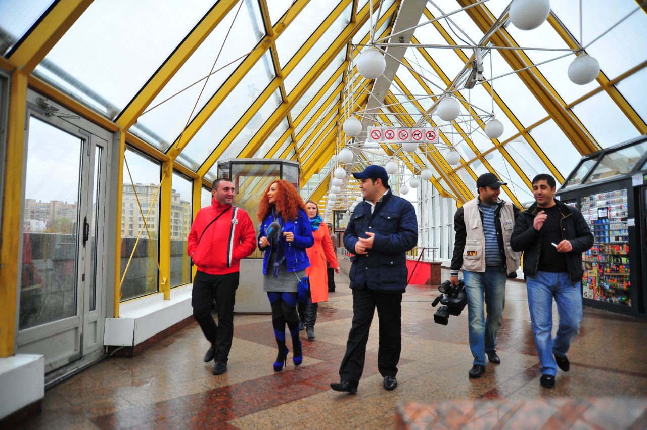 Земфира Адыгезалова и "Клип-парад" в дождливой Москве (фотосессия)