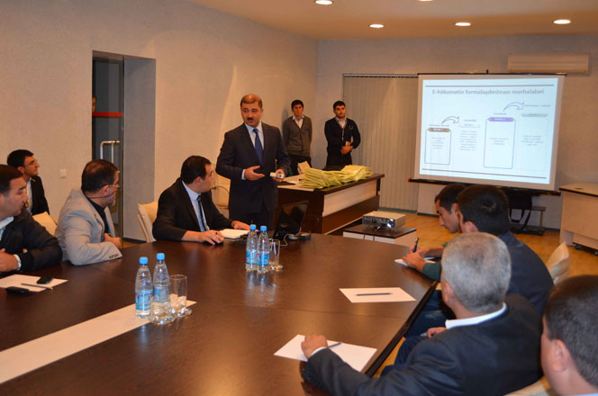 В Азербайджане представителям СМИ вручены карты электронной подписи (ФОТО)