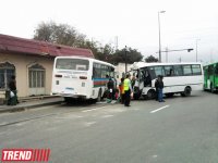 В Сабунчинском районе Баку столкнулись два автобуса, есть пострадавшие (версия 2) (ФОТО) (ВИДЕО)