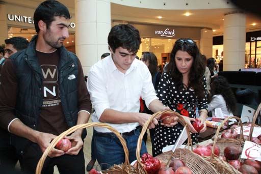 В Азербайджане проходит традиционный Фестиваль граната (фото)