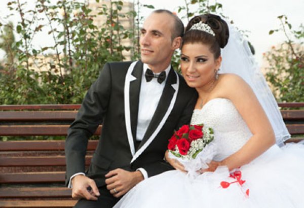 В Баку состоялась свадьба популярного радиоведущего и его коллеги (фото)
