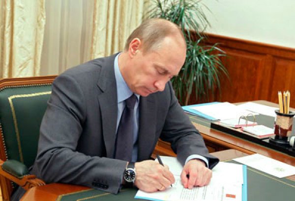 Putin 20 generalı təqaüdə göndərdi