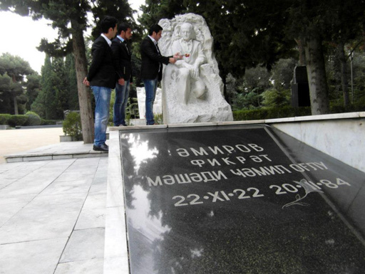 Солисты группы "Джахан" почтили память корифеев азербайджанской культуры и искусства (фото)
