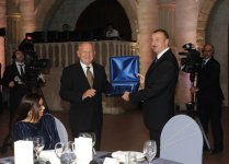 Ильхам Алиев и его супруга приняли участие в церемонии, посвященной 20-летию НОК Азербайджана (ФОТО)